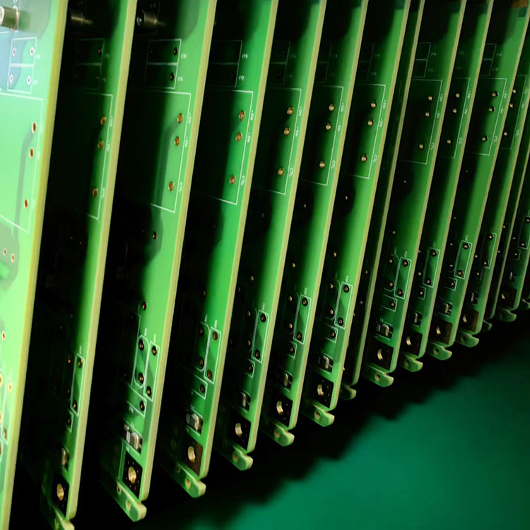 Hogyan biztosít nagyfrekvenciás teljesítményt a Rogers PCB a modern elektronikában?